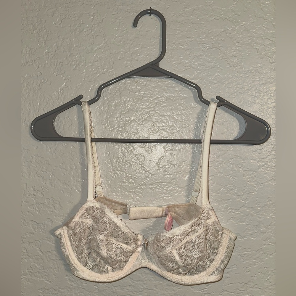 Victoria’s Secret Unlined Lace Bra 34C - White / Ivory